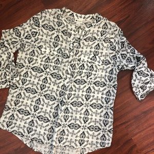 Stylus graphic insect print long sleeve blouse L